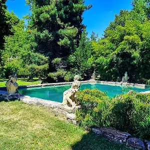 Otel Chateau De Roussan
