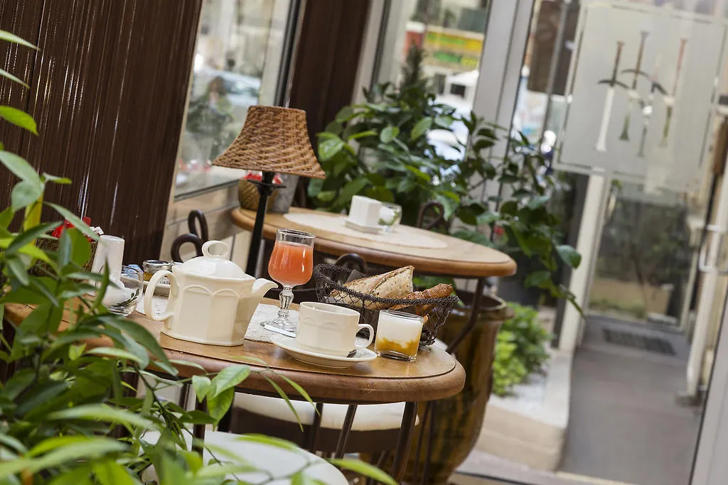 Hotel De L'Horloge Avinyon Fransa