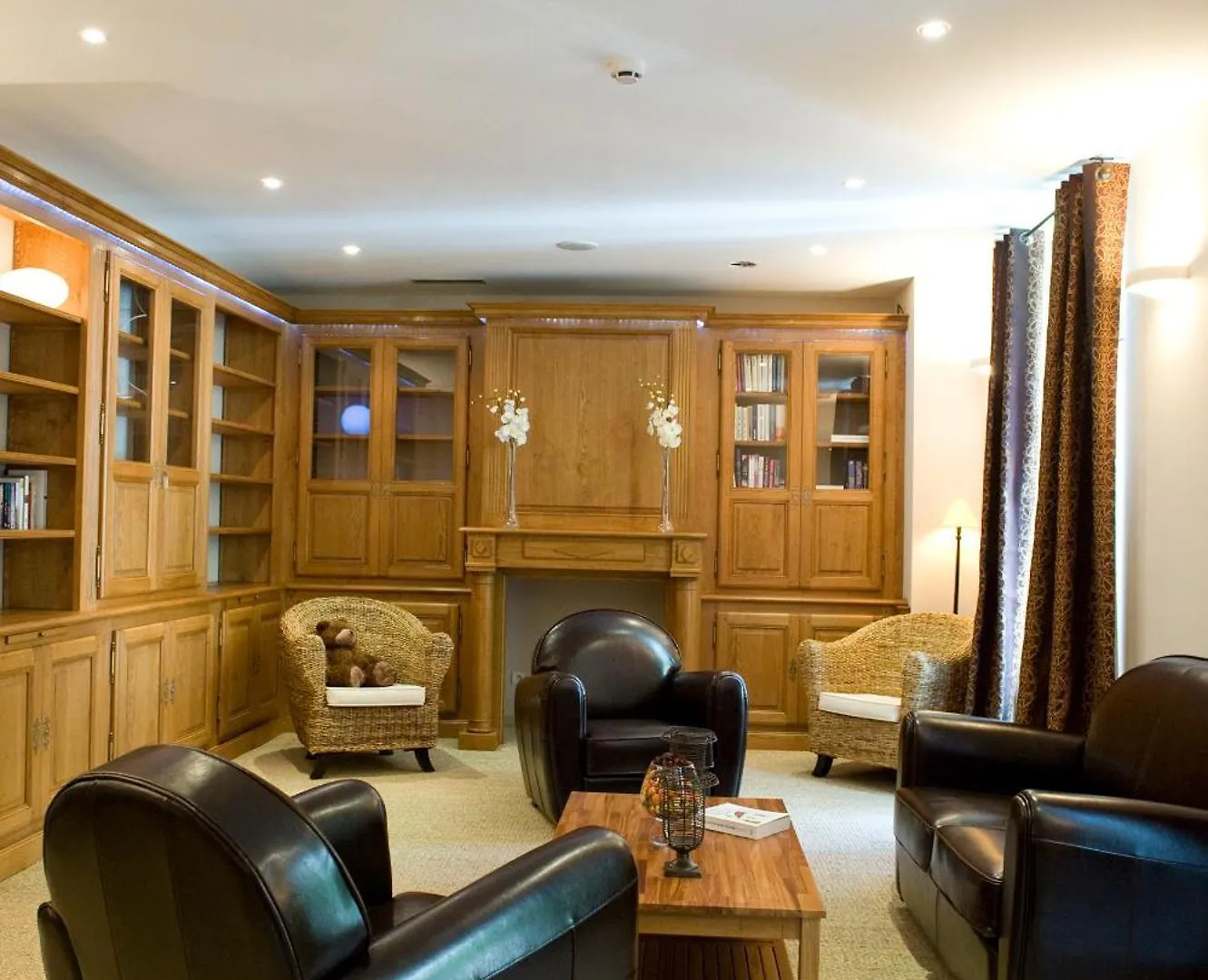 ****  Hotel De L'Horloge Avinyon Fransa