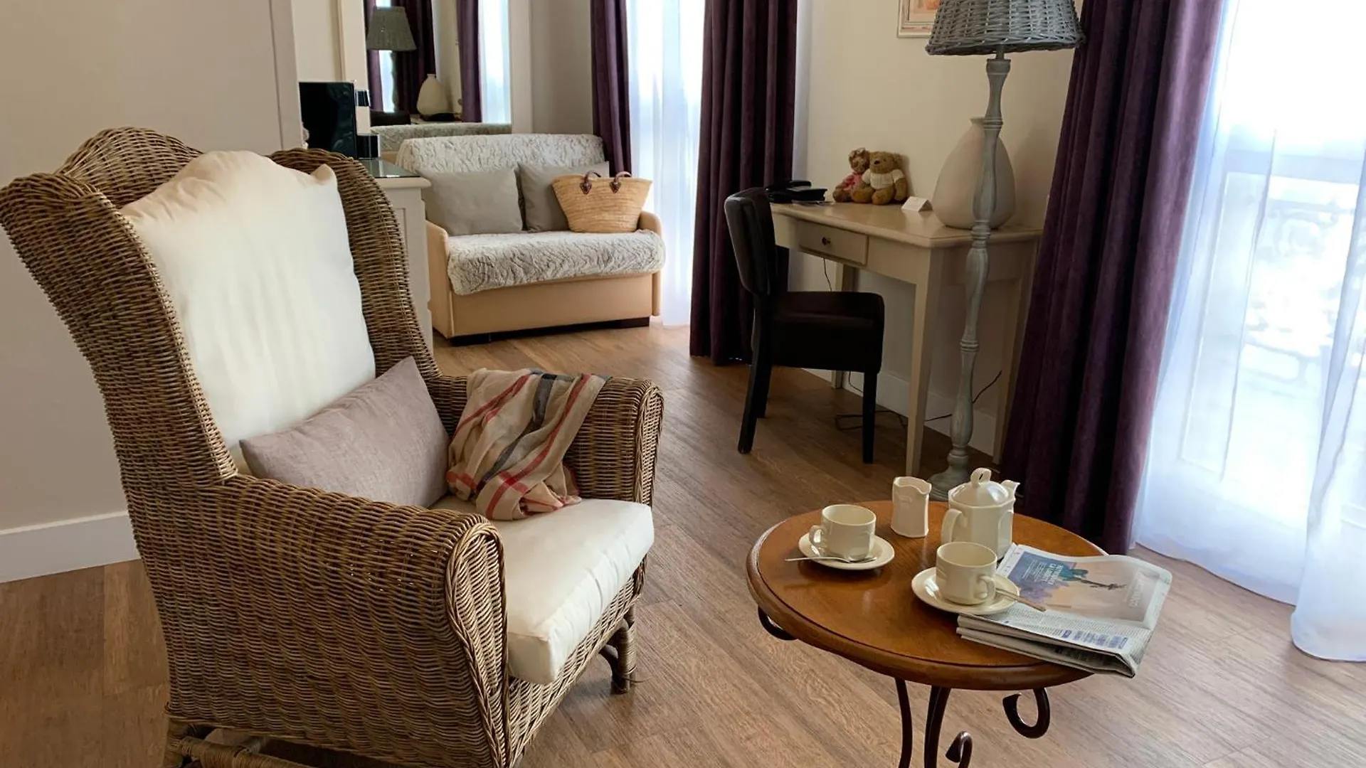Hotel De L'Horloge Avinyon Fransa