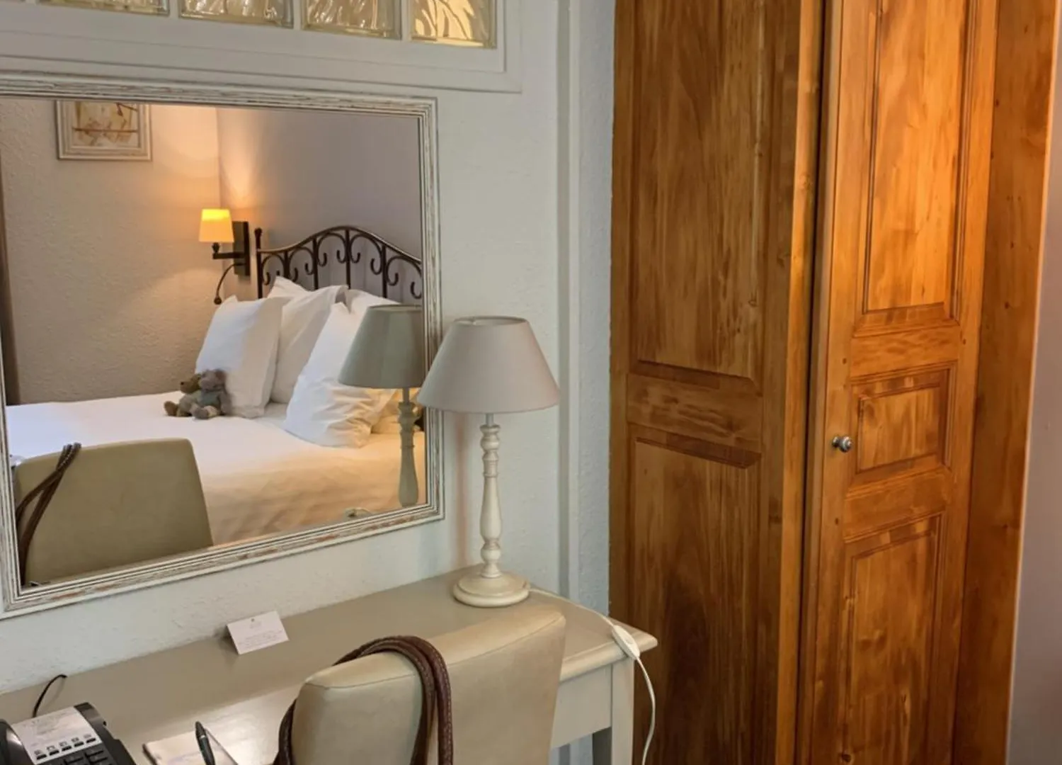 Hotel De L'Horloge Avinyon Fransa