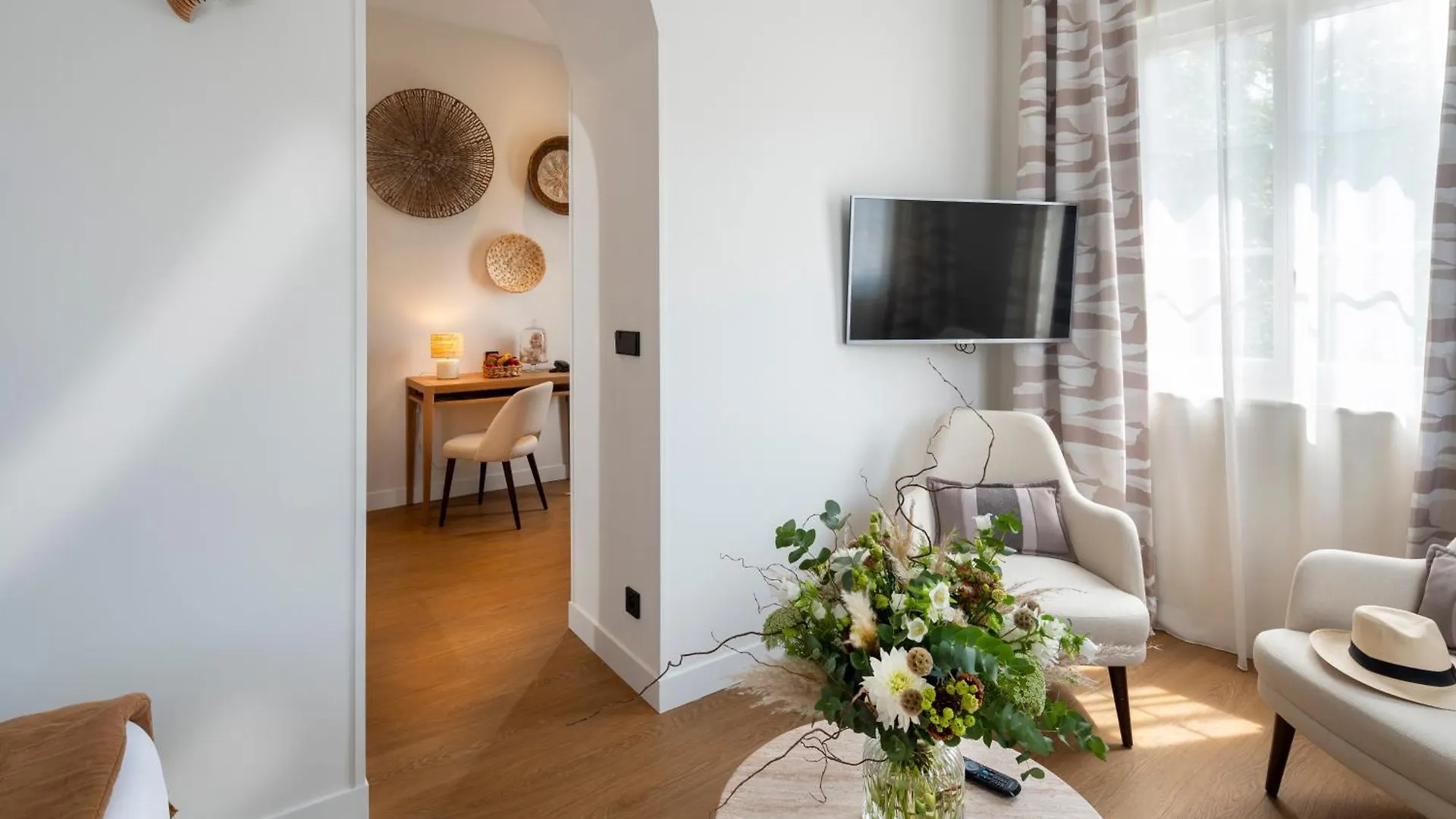 Hôtel de l'Horloge Avignon Hotel